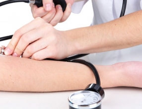  Những thiết bị chăm sóc sức khỏe nào nên có trong nhà?