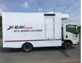 Xe X-quang lưu động phục vụ công tác khám bệnh lưu động tại Tân Phú.