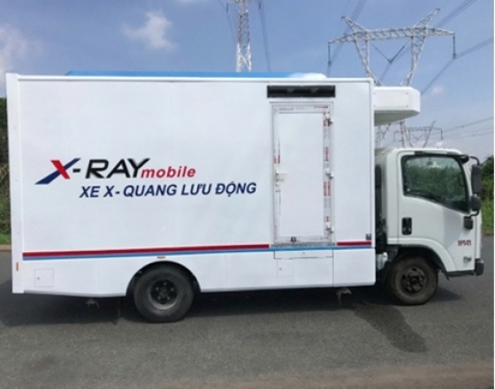 Xe X-quang lưu động phục vụ công tác khám bệnh lưu động tại Tân Phú.